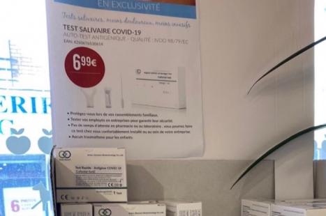 Un pharmacien a découvert des autotests salivaires dans les rayons d'un Franprix de Meudon (Hauts-de-Seine)