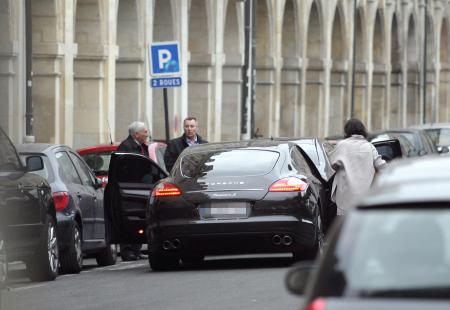 La Porsche relativisait le " bling-bling » reproché à Sarkozy, le scandale de New York fait...