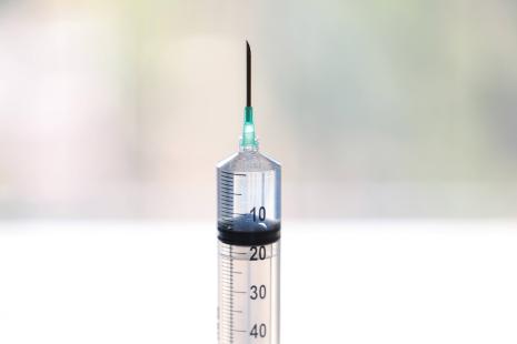 Pour l’heure, aucune hausse anormale des incidents ou litiges liés aux vaccinations grippe et Covid-19 réalisées en officine n’a été observée