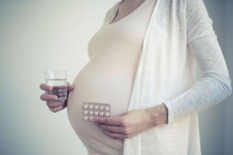 Les femmes consomment en moyenne 9 médicaments durant leur grossesse