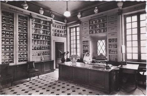 L'ancienne pharmacie vers 1950