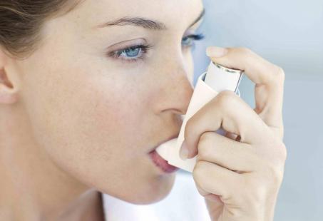 La surveillance des traitements de l'asthme est basée sur les signes cliniques